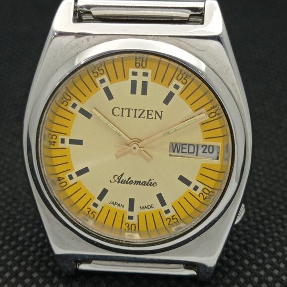 Vintage 1975 Citizen Automatic Mens Silver Watch W/daydate & Yellow accents - Picture 3 of 8